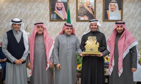 تكريم كليات عنيزة الراعي البلاتيني لملتقى الإعلام والعلاقات العامة 2022