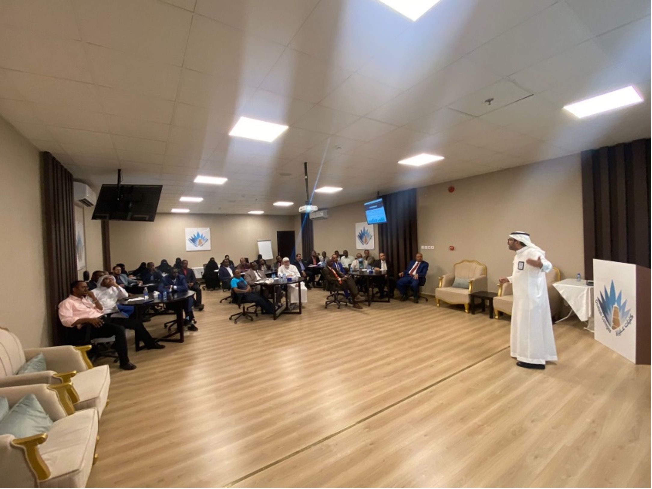 موائمة مخرجات المقرر مع مخرجات البرنامج لكلية الدراسات الإنسانية والإدارية