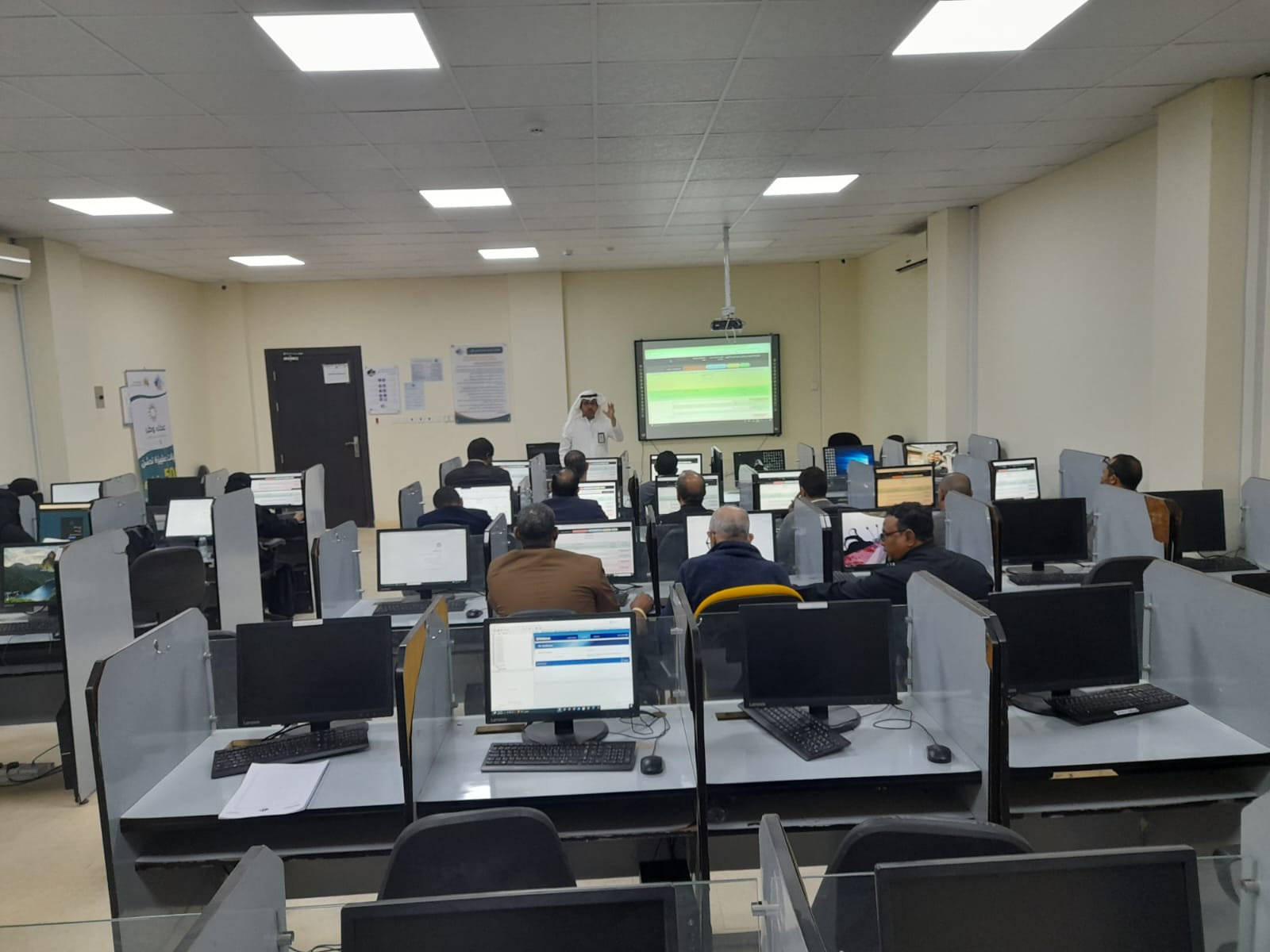 ربط استراتيجيات التدريس وطرق التقويم مع مخرجات المقررات المحدثة (1)