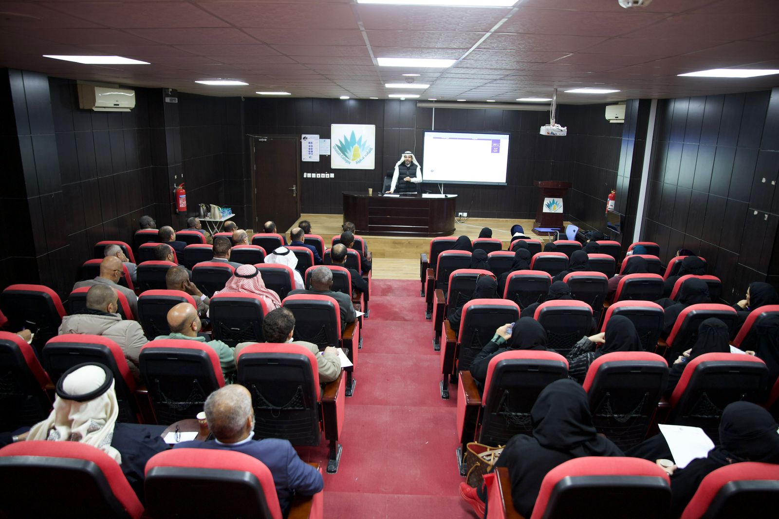 التعريف بدور عضو هيئة التدريس في تحديث وتطوير المقرر