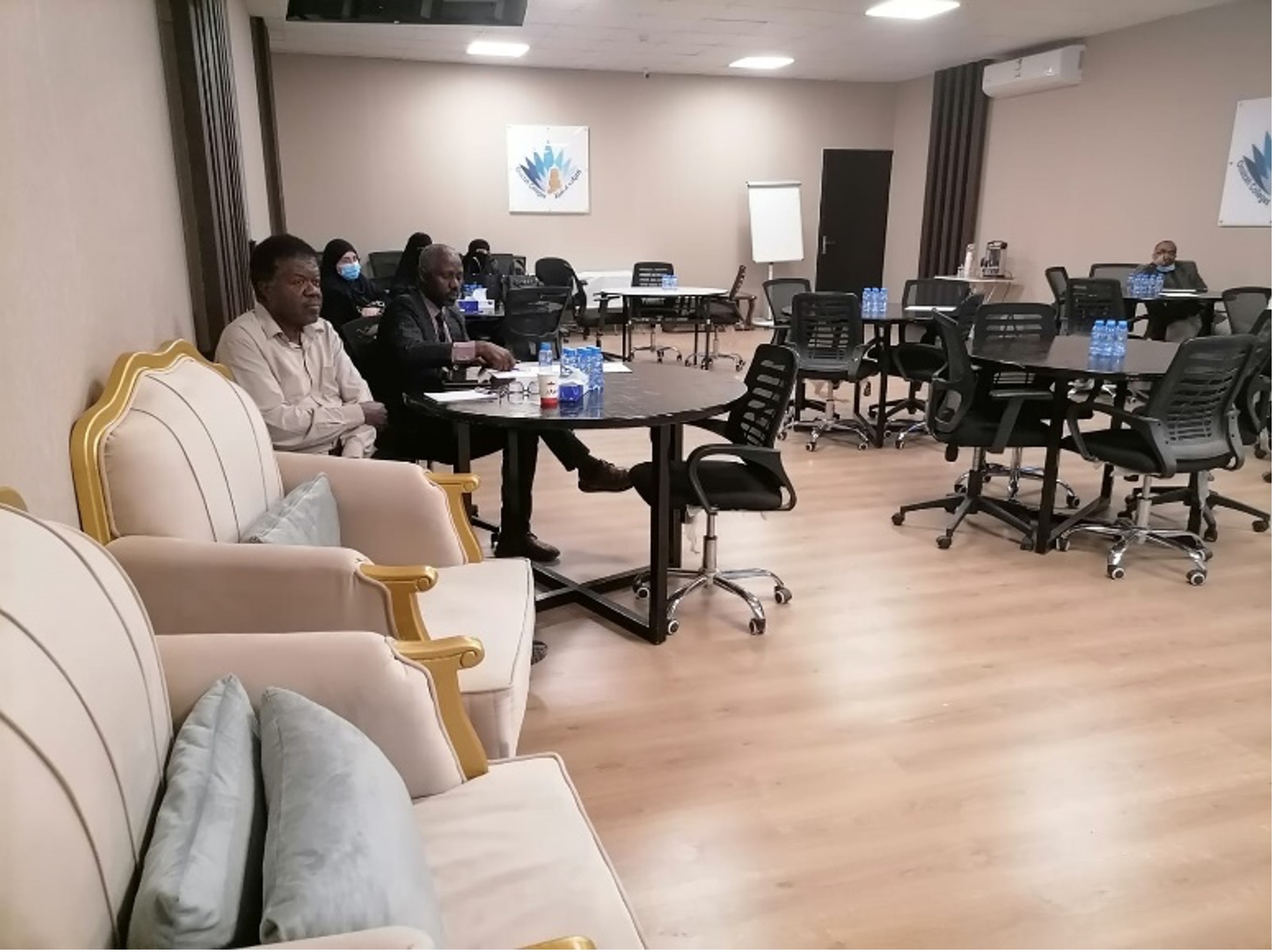 مناقشة استراتيجيات التدريس وطرق التقييم على نظام الجودة الحديث