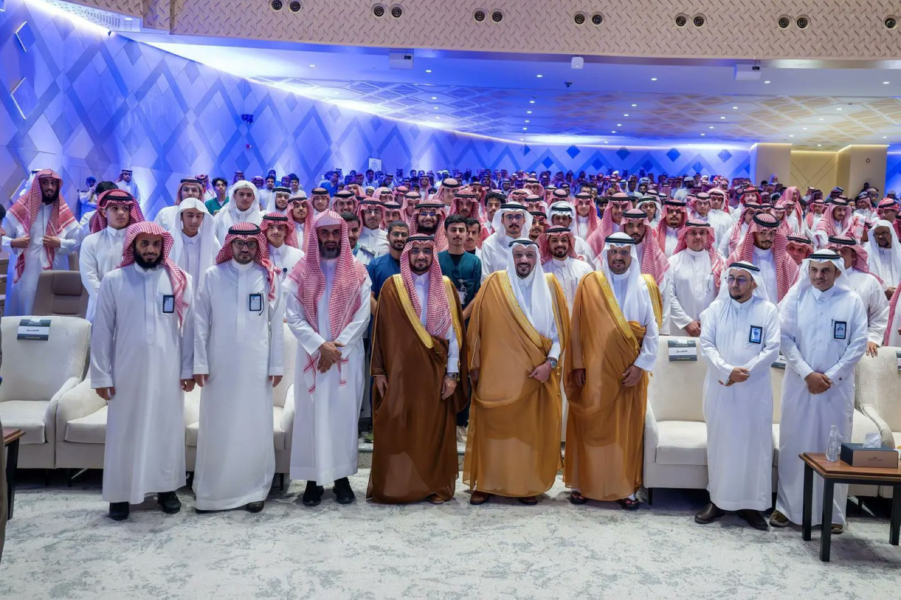 كلّيات عنيزة تشارك في لقاء سمو أمير منطقة القصيم مع طلبة التعليم الجامعي
