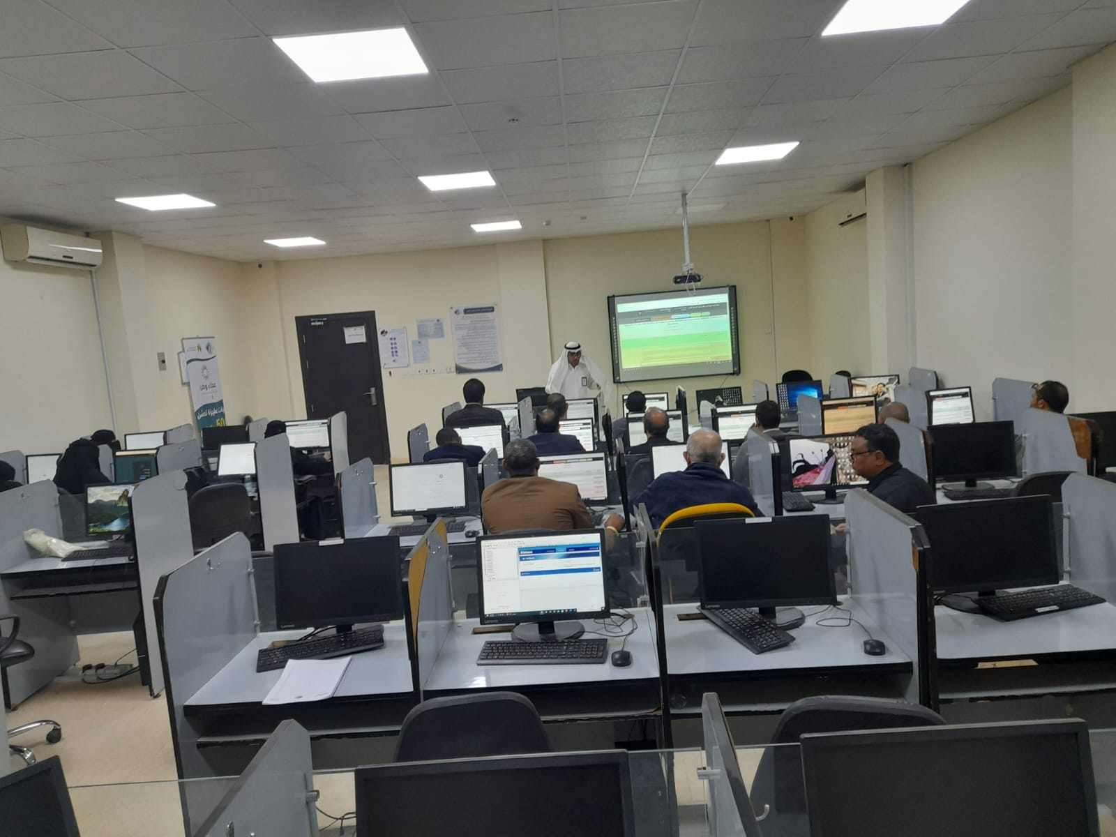 ربط استراتيجيات التدريس وطرق التقويم مع مخرجات المقررات المحدثة (1)