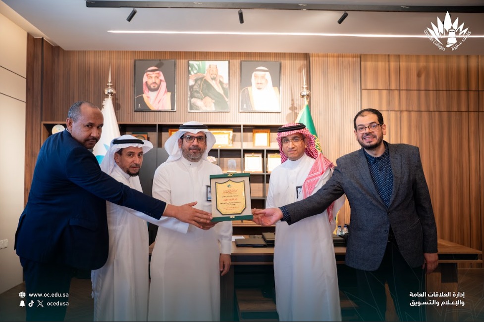 تكريم إدارة توكيد الجودة بجائزة "البصمة الإستراتيجيّة" عن العام الدراسي 2025/2024م
