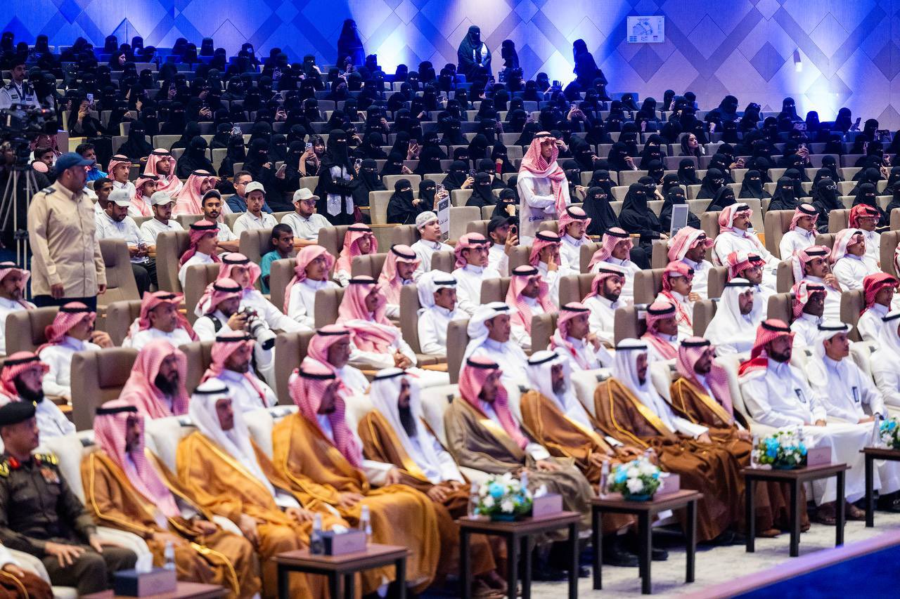 كلّيات عنيزة تشارك في لقاء سمو أمير منطقة القصيم مع طلبة التعليم الجامعي