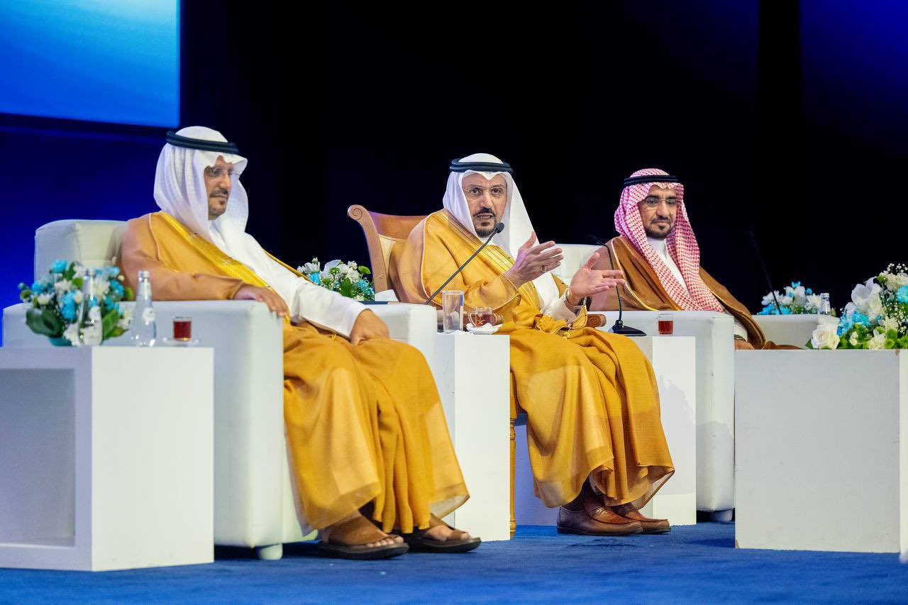 كلّيات عنيزة تشارك في لقاء سمو أمير منطقة القصيم مع طلبة التعليم الجامعي